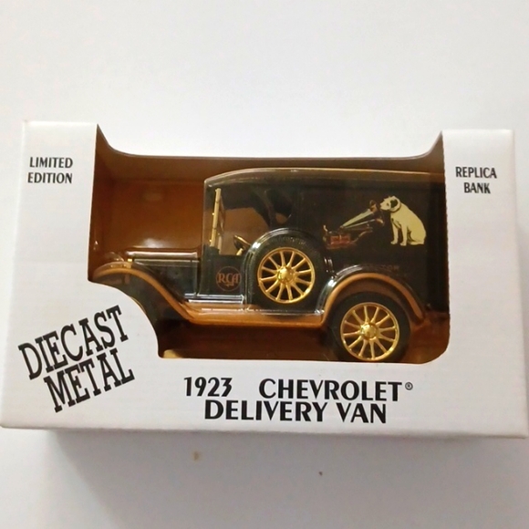 Rare ERTL 1923 Chevrolet Delivery die cast Van 1:25 scale RCA Victor coin bank - Picture 2 of 7